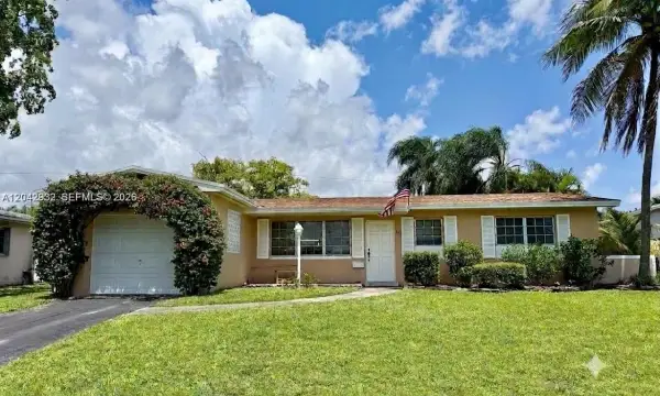 830 SW 64th Parkway, Pembroke Pines, FL 33023