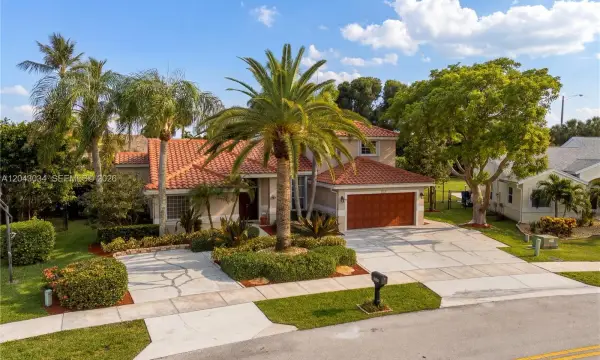 9830 SW 15th Drive, Davie, FL 33324