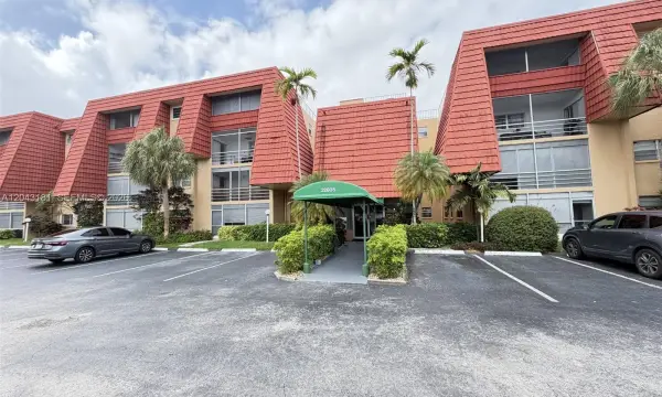 22605 SW 66th Avenue 403, Boca Raton, FL 33428