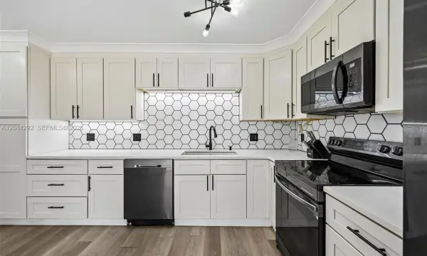 5016 50th Way, West Palm Beach, FL 33409