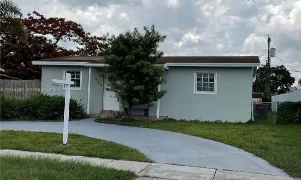 7395 Garfield Street, Hollywood, FL 33024