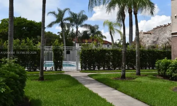 11201 SW 13th Street 103, Pembroke Pines, FL 33025