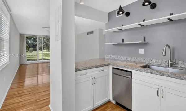 9410 Tangerine Place 204, Davie, FL 33324