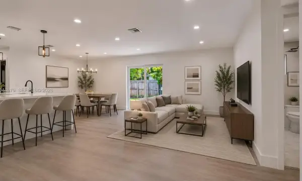 211 SW 64th Avenue, Pembroke Pines, FL 33023