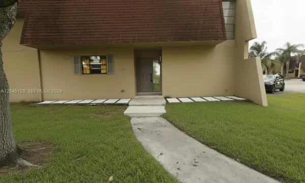 8985 Palm Tree Lane 8985, Pembroke Pines, FL 33024