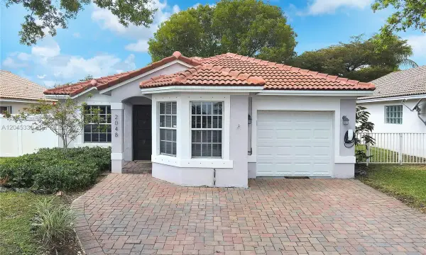 2048 NW 164th Avenue, Pembroke Pines, FL 33028