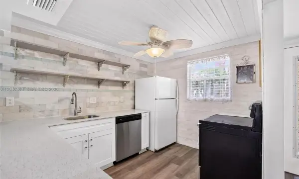 3241 Holiday Springs Boulevard 108, Margate, FL 33063