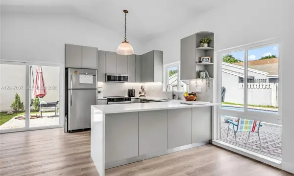 681 Pine Ridge Terrace, Davie, FL 33325