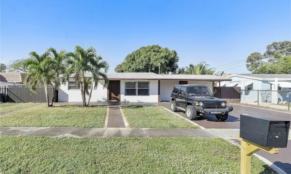 1541 SW 52nd Avenue, Plantation, FL 33317