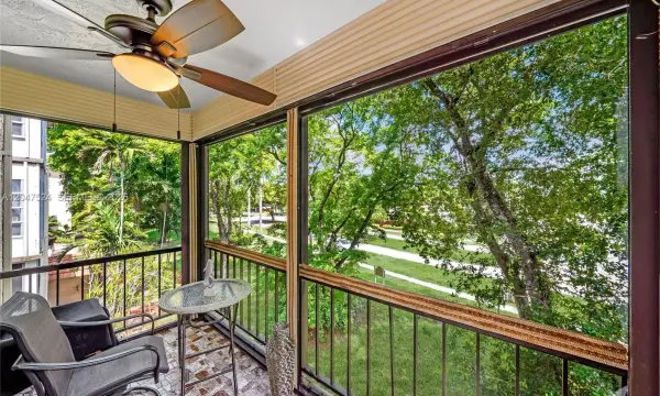 7000 NW 17th Street 303, Plantation, FL 33313