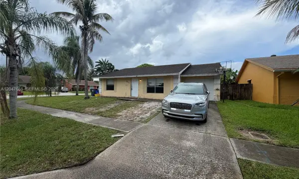 6117 Blue Grass Circle, Lake Worth, FL 33463