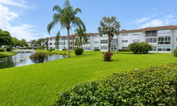 4700 NW 35th Street 411, Lauderdale Lakes, FL 33319