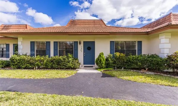 7032 SW 23rd Street 16, Davie, FL 33317