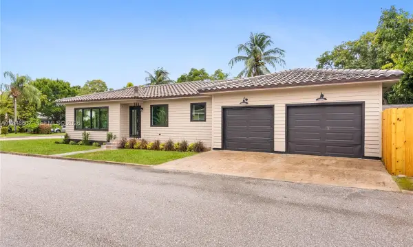 801 S Palmway, Lake Worth, FL 33460