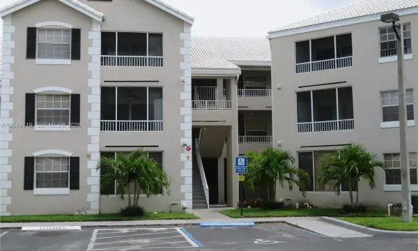 2803 N Oakland Forest Drive 204, Oakland Park, FL 33309