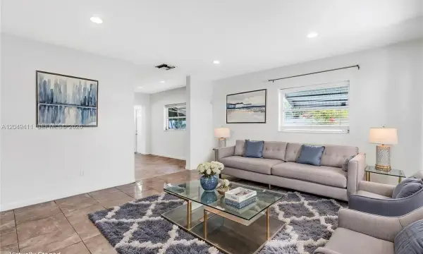 7211 NW 76th Street, Tamarac, FL 33321