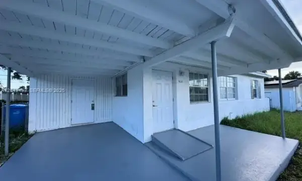 4221 SW 39th Street, West Park, FL 33023