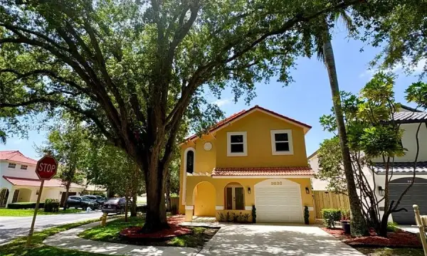 9833 NW 5th Court, Plantation, FL 33324