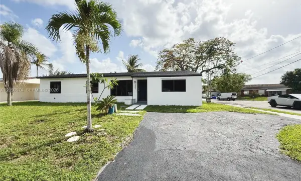 2401 SW 50th Terrace, Plantation, FL 33317