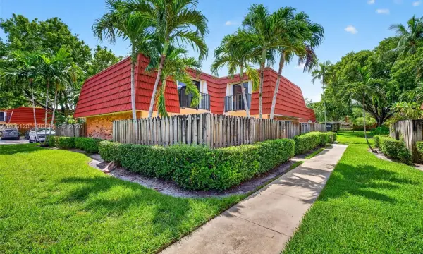 719 NW 98th Circle, Plantation, FL 33324