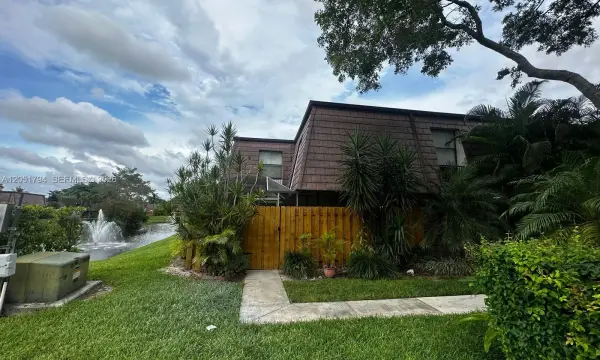 7671 W Courtyard Run W, Boca Raton, FL 33433