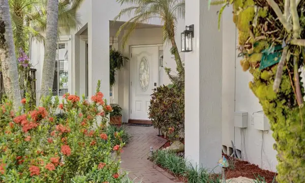 10073 NW 5th Street, Plantation, FL 33324