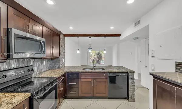 1100 NW 87th Avenue 307, Coral Springs, FL 33071