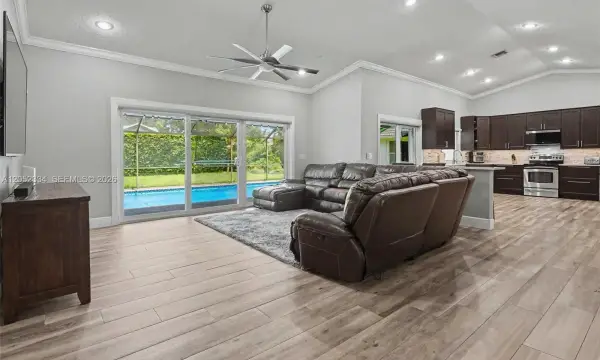 5085 NW 96th Way, Coral Springs, FL 33076