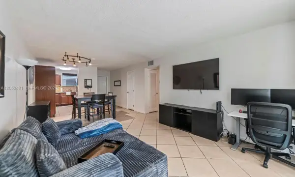 1400 Tallwood Avenue 107, Hollywood, FL 33021
