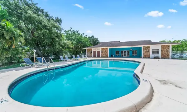 1400 Tallwood Avenue 107, Hollywood, FL 33021