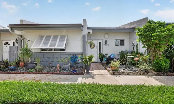 2377 N 37th Avenue, Hollywood, FL 33021