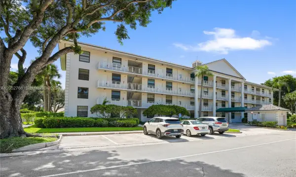 3516 Whitehall Drive 301, West Palm Beach, FL 33401