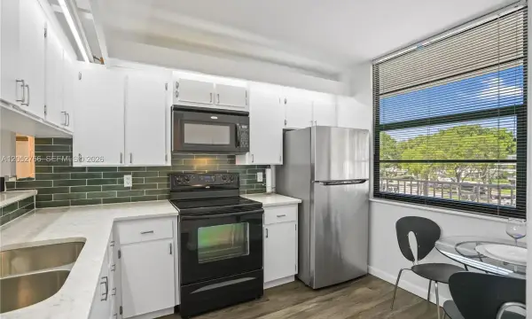 3516 Whitehall Drive 301, West Palm Beach, FL 33401