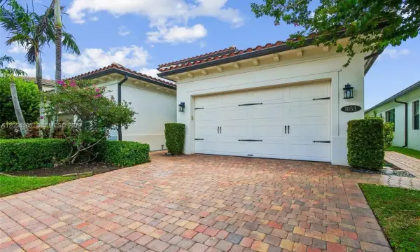 1053 SW 113th Way, Pembroke Pines, FL 33025