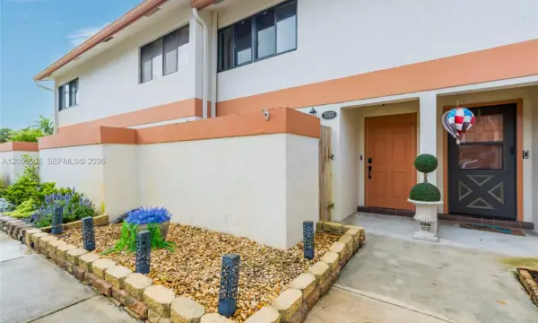 7050 SW 42nd Court, Davie, FL 33314
