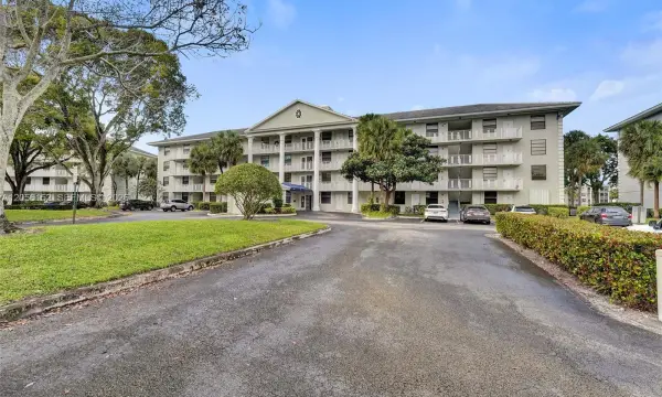 1713 Whitehall Drive 304, Davie, FL 33324