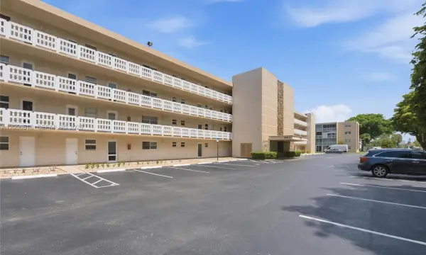 1025 SE 2nd Avenue 406, Dania Beach, FL 33004