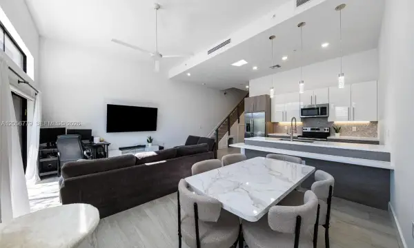 4480 NW 8th Place, Plantation, FL 33317