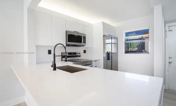 1000 NW 106th Terrace 101, Pembroke Pines, FL 33026