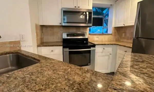 3330 N Pinewalk Drive N 1611, Margate, FL 33063