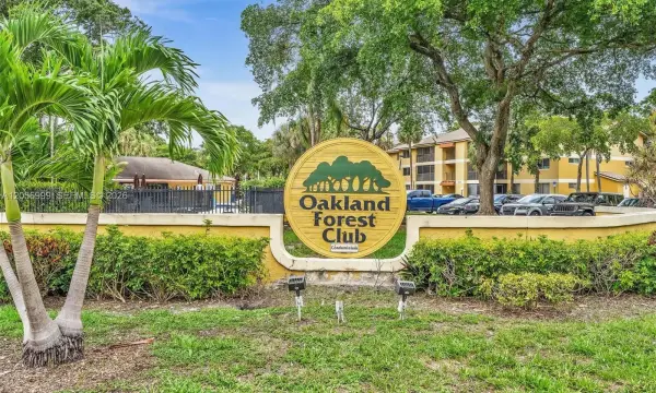 3021 N Oakland Forest Drive 208, Oakland Park, FL 33309
