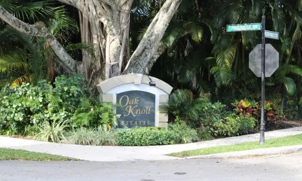 1720 W Oak Knoll Circle, Davie, FL 33324