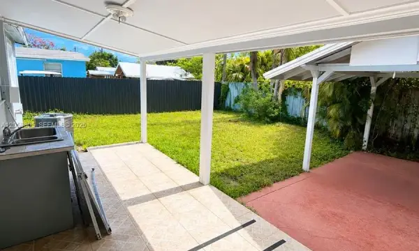 5651 NE 9th Avenue, Oakland Park, FL 33334
