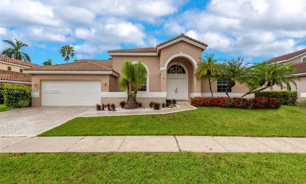 945 NW 202nd Avenue, Pembroke Pines, FL 33029