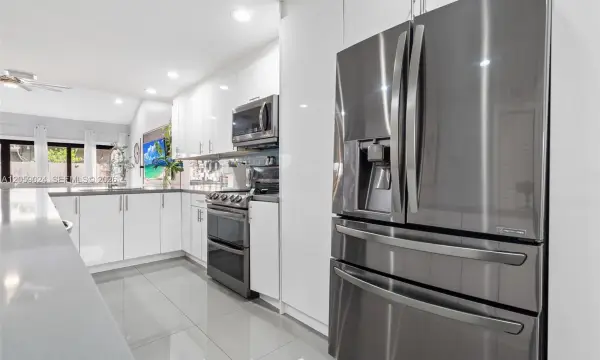 1946 SW 81st Terrace, Davie, FL 33324