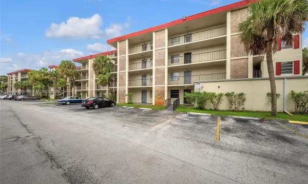 3070 NW 48th Terrace 111, Lauderdale Lakes, FL 33313