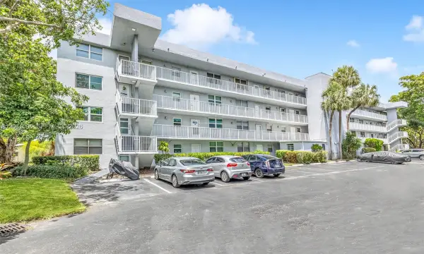 112 Royal Park Drive 3a, Oakland Park, FL 33309