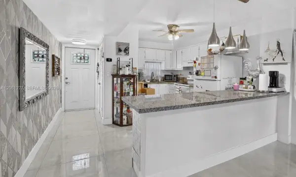 8941 S Hollybrook Boulevard 202, Pembroke Pines, FL 33025