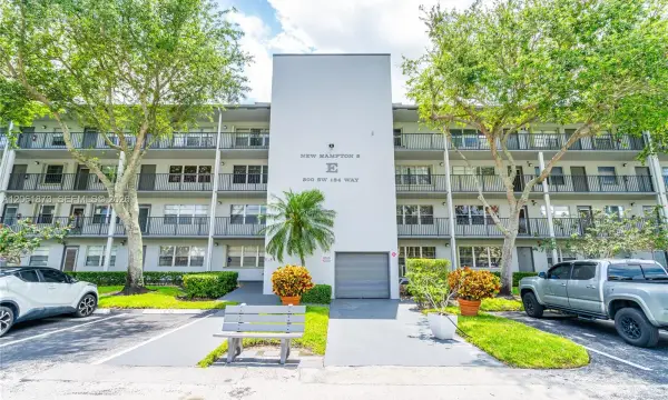 300 SW 134th Way 413e, Pembroke Pines, FL 33027