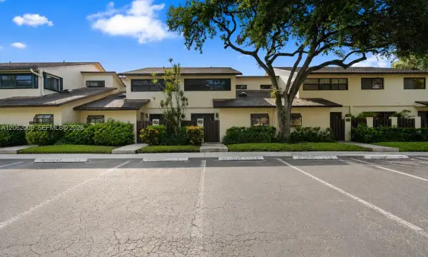 7640 NW 79th Avenue L6, Tamarac, FL 33321